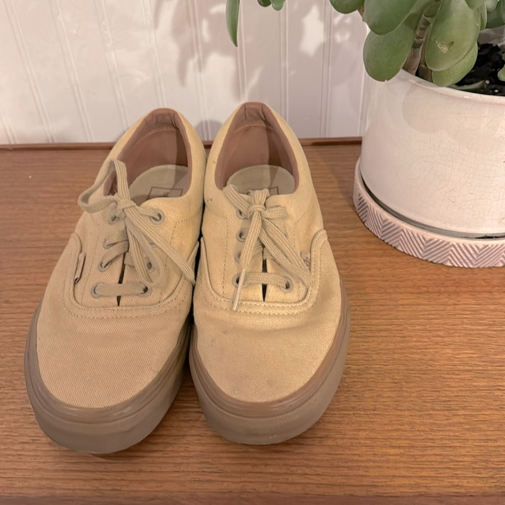 VANS - Authentic - women’s 7.5